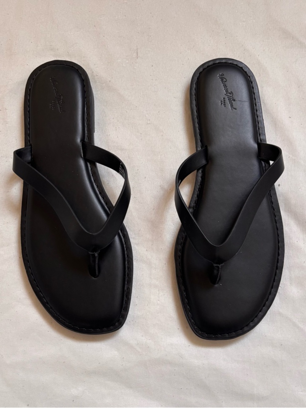 Universal Thread Black Minimalist Flip Flop Sandals